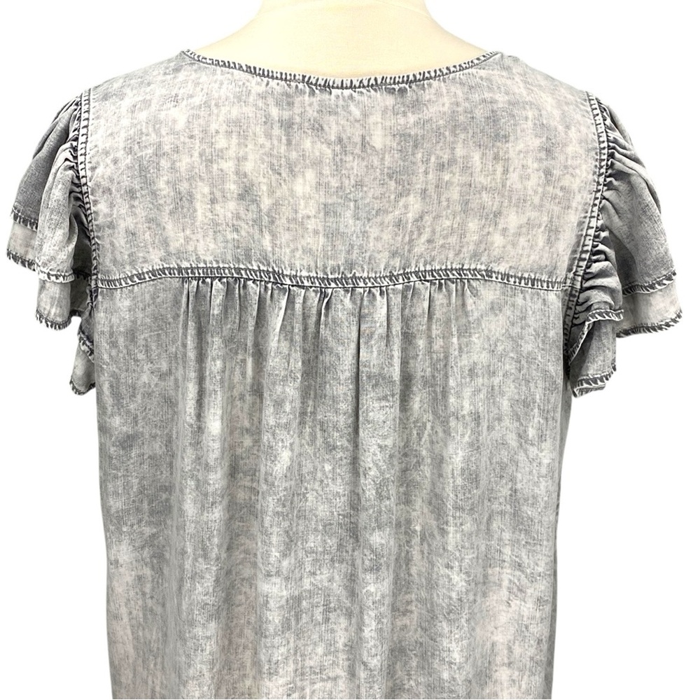 Jane + Delancey Gray Acid Wash Chambray Casual Boho Short Ruffle Sleeve Blouse - Picture 8 of 15
